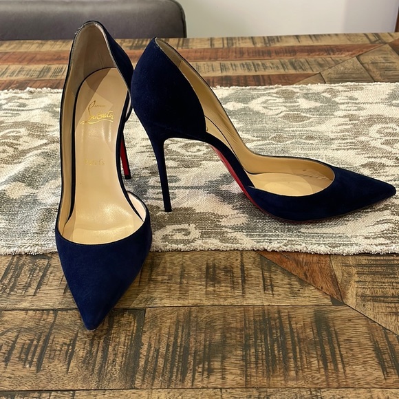 LOUBOUTIN navy Iriza suede pumps. Size 40 with 4” heel. Great condition!! - Picture 1 of 4